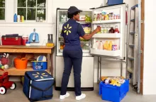 Walmart dostarcza zakupy spożywcze do lodówki klienta (Walmart)