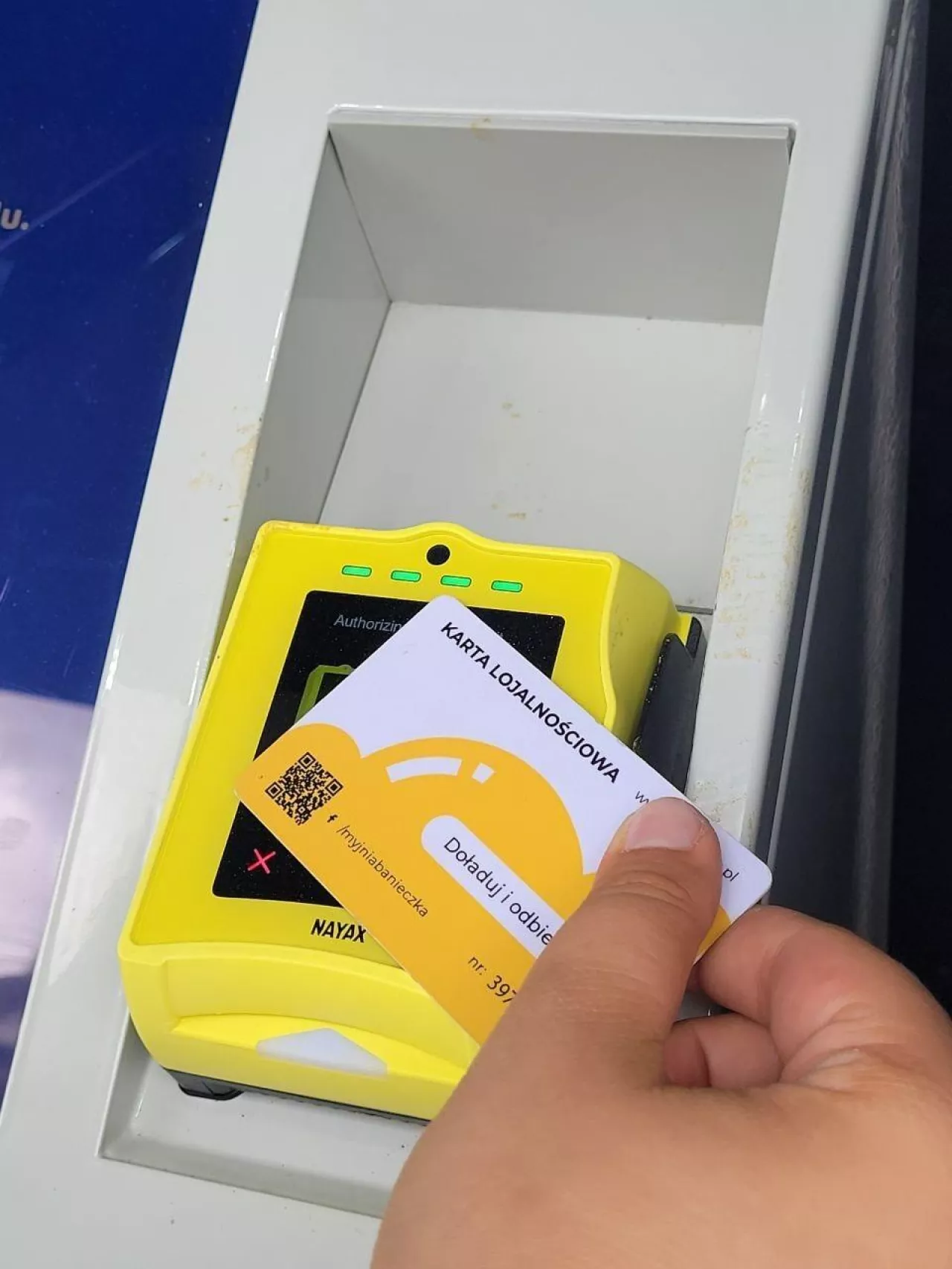 Banieczka wprowadza w swoich punktach maszyny vendingowe o nazwie ”Bąbelki” (fot. mat. pras.)