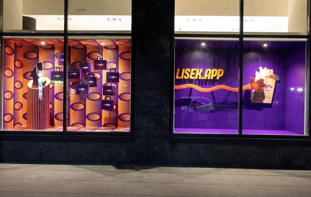 Nowa witryna punktu dark store Lisek.App w Warszawie (Źródło: LinkedIn / Lisek.App)
