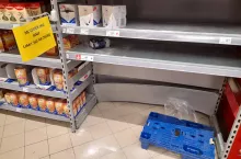 Po cukrze w sklepie Carrefour w Łodzi pozostała tylko paleta (wiadomoscihandlowe.pl/KK)