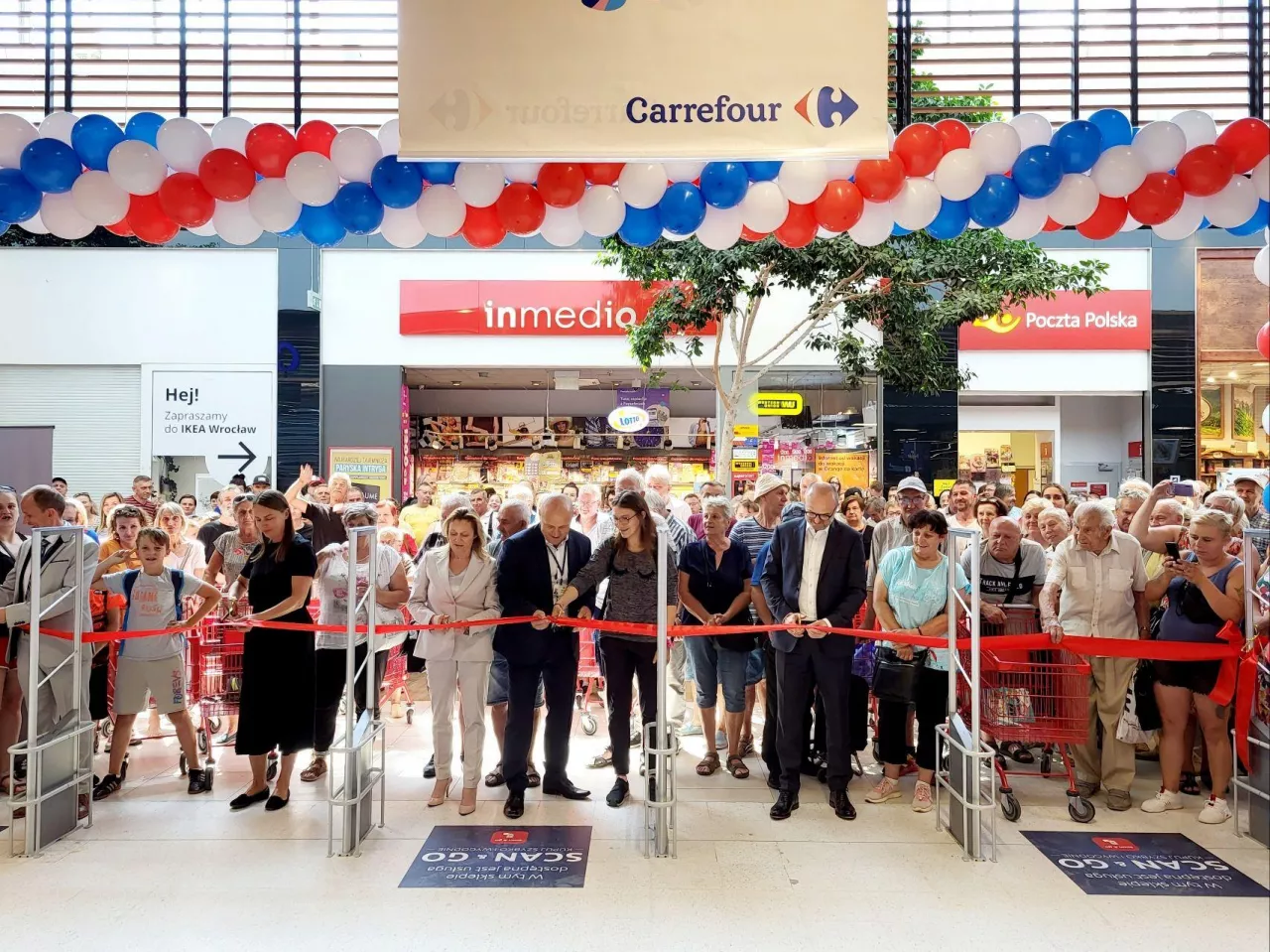 Carrefour otworzył hipermarket w centrum handlowym Aleja Bielany we Wrocławiu (Carrefour Polska)