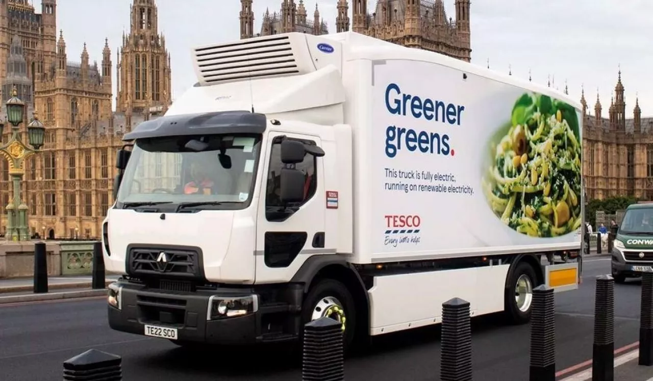 Pierwsza ciężarówka z napędem elektrycznym tego typu, wyprodukowana przez Renault Trucks, obsługuje obecnie ponad 400 sklepów w Londynie (materiały prasowe)