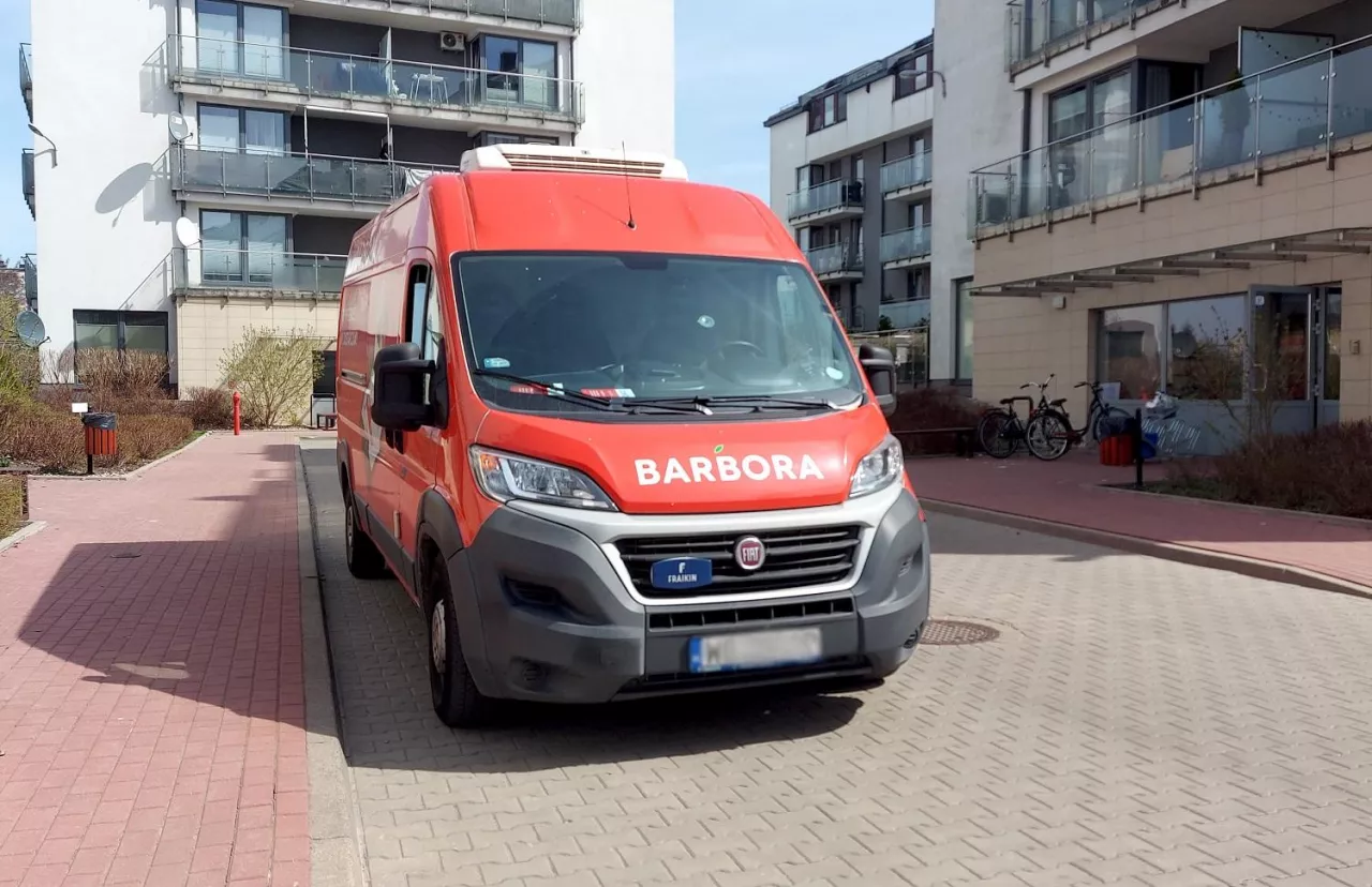 Samochód dostawczy sklepu internetowego Barbora.pl (wiadomoscihandlowe.pl/MG)