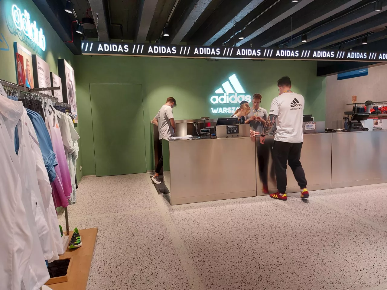 Nowy sklep Adidasa w Domach Towarowych Wars i Sawa Junior (fot. materiały własne)