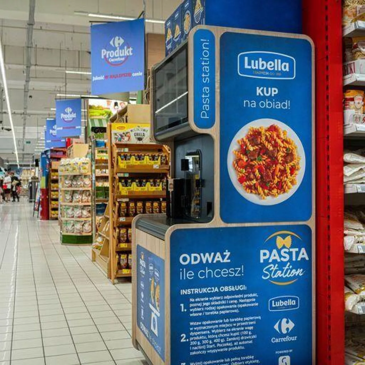 Maspex wprowadził do sklepu Carrefour Arkadia w Warszawie refillomat pozwalający kupować makaron marki Lubella do własnych opakowań (fot. mat. pras.)