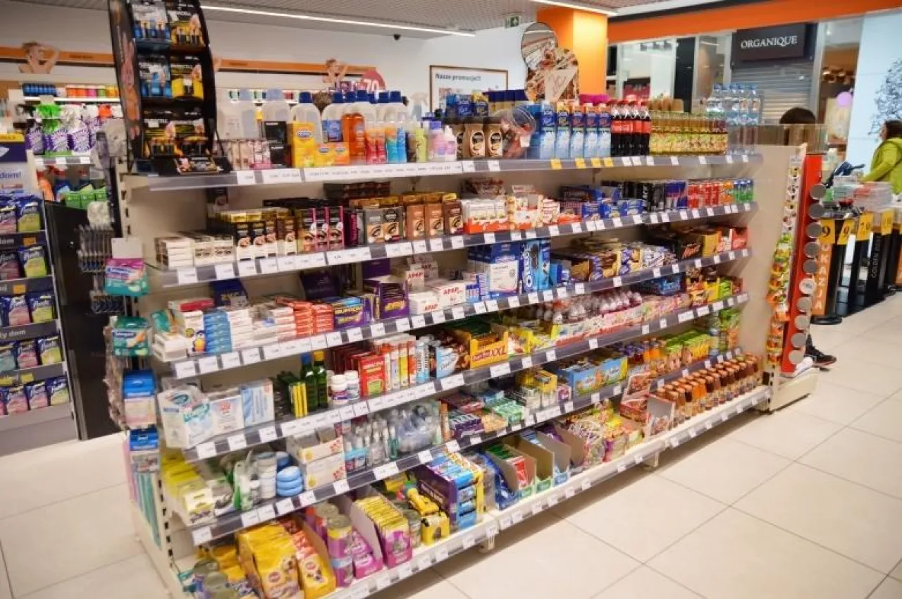 Suplementy diety w sklepie (fot. S.Szczepaniak)