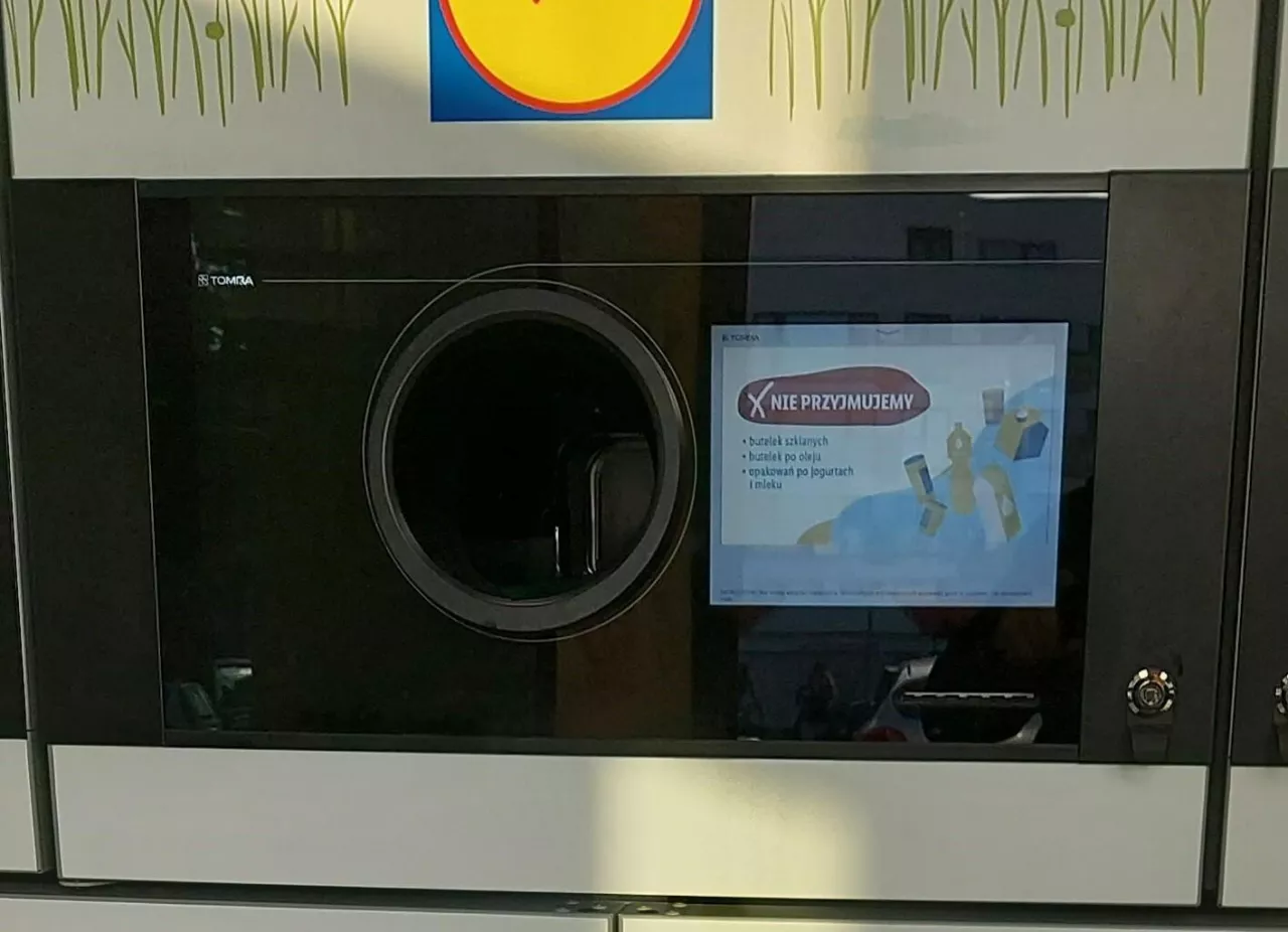 Automat do butelek PET w sklepie Lidl (Piotr Głowacki)
