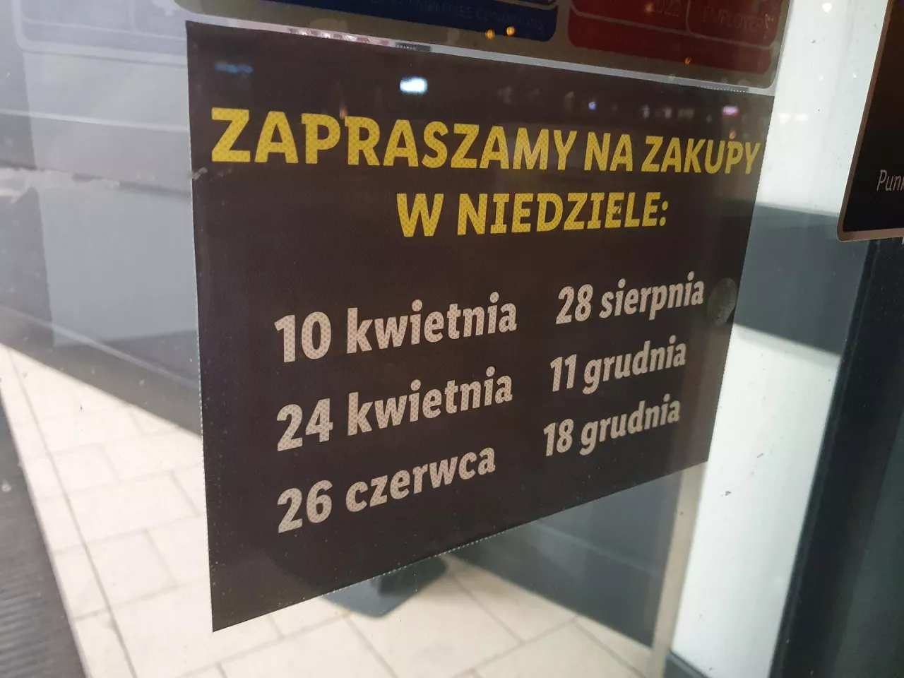 Zakaz handlu w niedziele obowiązuje przez niemal wszystkie niedziele w roku (fot. wiadomoscihandlowe.pl)
