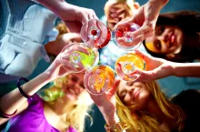 Spożycie alkoholu w Polsce wyniosło w 2021 r. 9,7 l na głowę (Shutterstock)