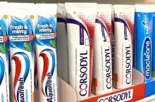 Pasta do zębów bez kartonowych pudełeczek (Źródło: tescoplc.com)