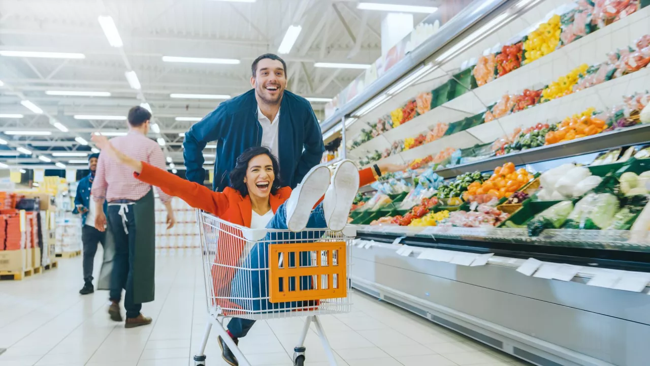 Hipermarkety wciąż należą do najczęściej wybieranych miejsc zakupów spożywczych (Shutterstock)