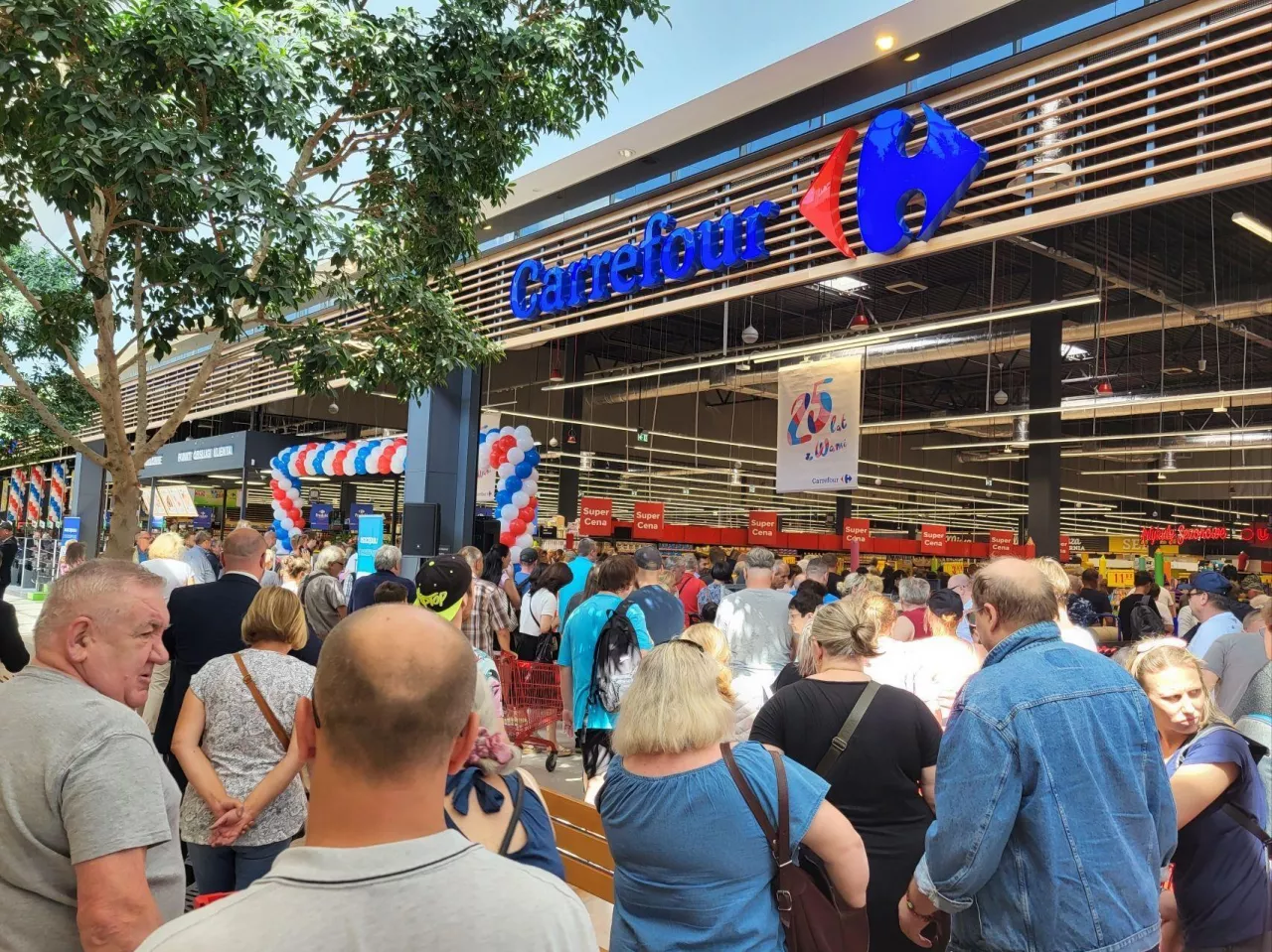 Carrefour otworzył hipermarket w centrum handlowym Aleja Bielany we Wrocławiu