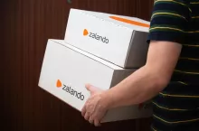 Zalando wspieranie kobiety w rozwoju kariery. Platforma poszerza też asortyment dla osób z niepełnosprawnościami (Shutterstock.com)