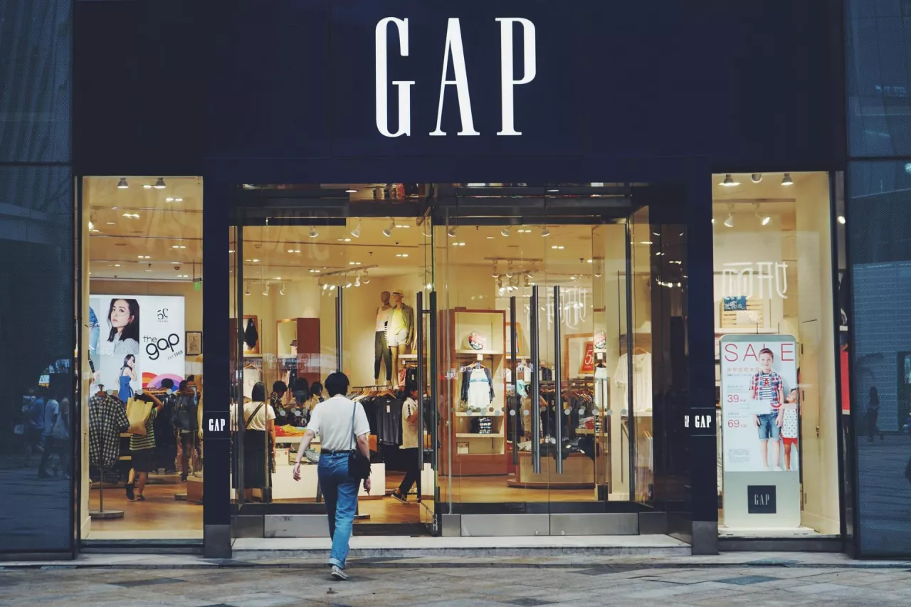 Przedstawiciele marki Patagonia twierdzą, że Gap umyślnie i celowo sprzedaje bluzy podobne do ich produktu, aby wprowadzić klientów w błąd (Unsplash.com)