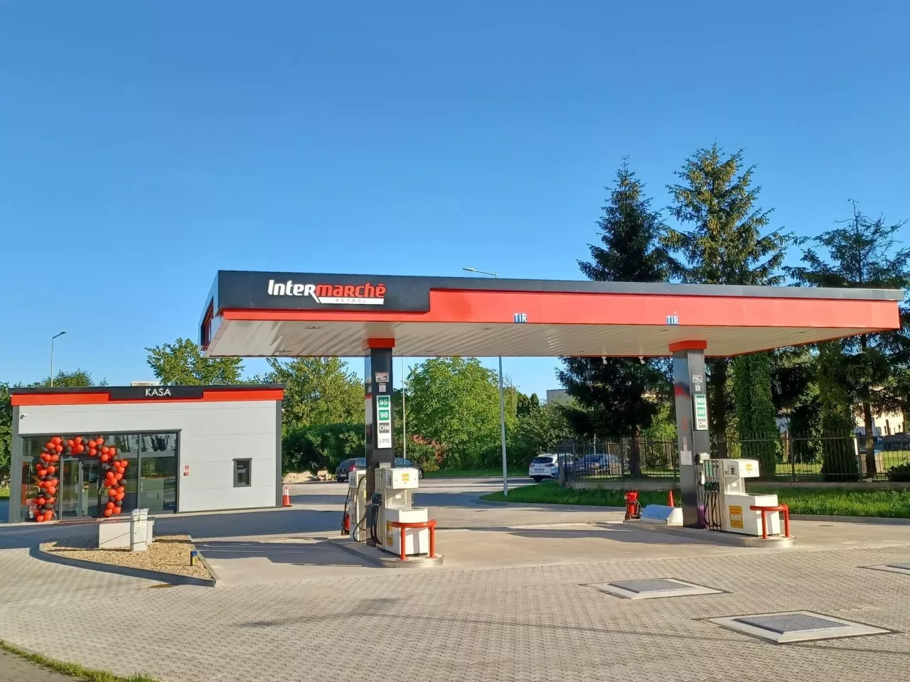 Na zdj. stacja paliw Intermarche w nowym koncepcie (fot. mat. prasowe)
