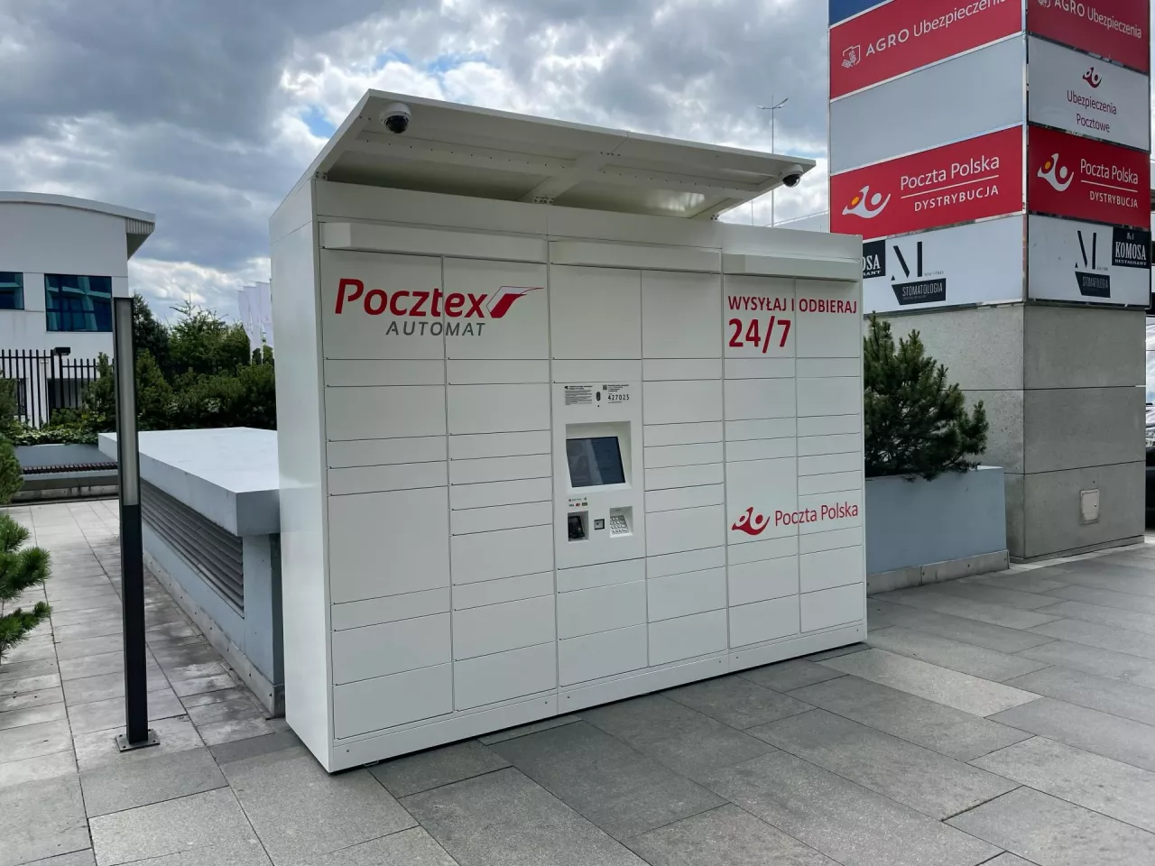Tak będą wyglądać nowe automaty paczkowe Poczty Polskiej (fot. wiadomoscihandlowe.pl)