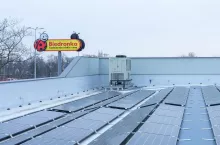 Panele solarne na dachu sklepu Biedronka (Jeronimo Martins Polska)