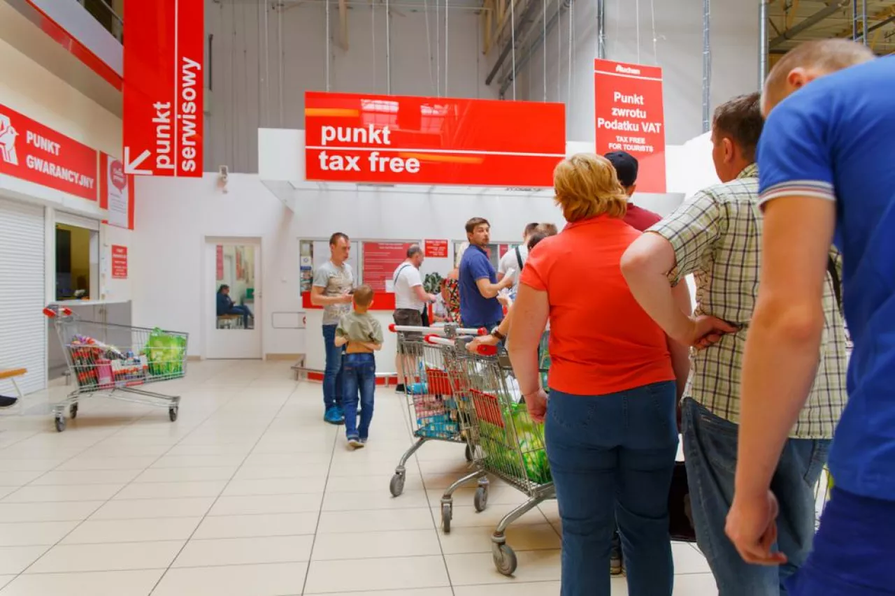 Punkt Tax Free w sklepie Auchan (Shutterstock)