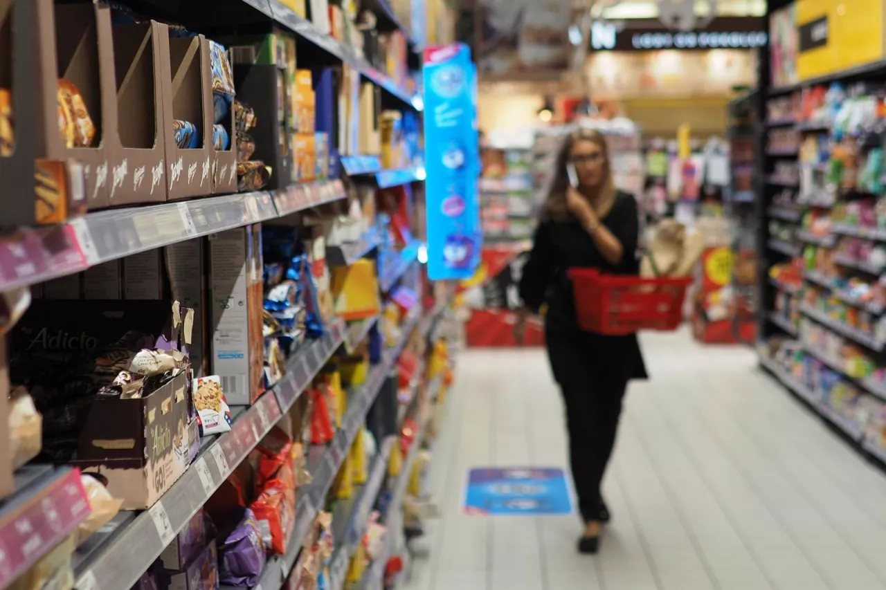 Aż 40 proc. konsumentów oszczędza na zakupach spożywczych (fot. ŁR/wiadomoscihandlowe.pl)