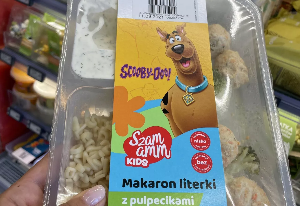 Na zdj. marka własna Szamamm Kids z wizerunkiem Scooby-Doo w sklepach sieci Żabka (fot. mat. prasowe)