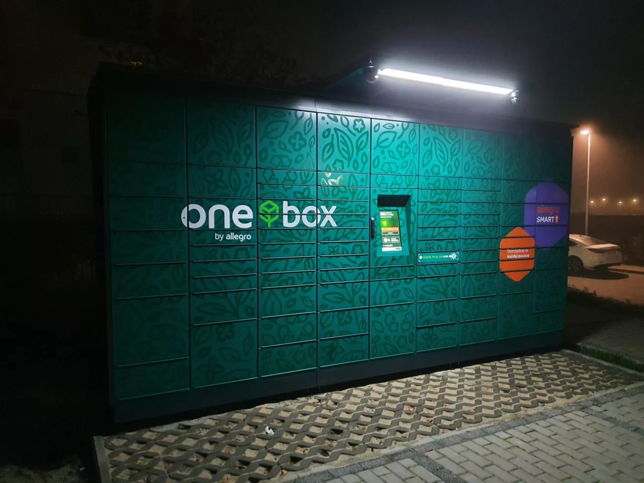 Automat paczkowy One Box by Allegro (fot. wiadomoscihandlowe.pl)