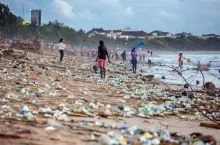 Zanieczyszczenie na plaży Kuta, Bali, Indonezja (zdjęcie ilustracyjne) (Shutterstock)
