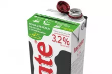 Korki opakowań mleka czy śmietanek Łaciatych opracowane zostały przez firmę Tetra Pak w celu zachowania zgodności z wytycznymi dyrektywy SUP (fot. mat. pras.)