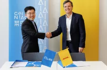 Od lewej: William Xiong, dyrektor ds. strategii i dyrektor generalny regionu Europy i Południowo-Wschodniej Azji w Cainiao Network; Pablo Ciano, CEO DHL eCommerce Solutions (fot. mat. pras.)