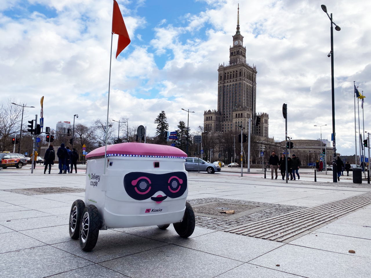 Robot Kasia firmy Delivery Couple pracuje w Warszawie