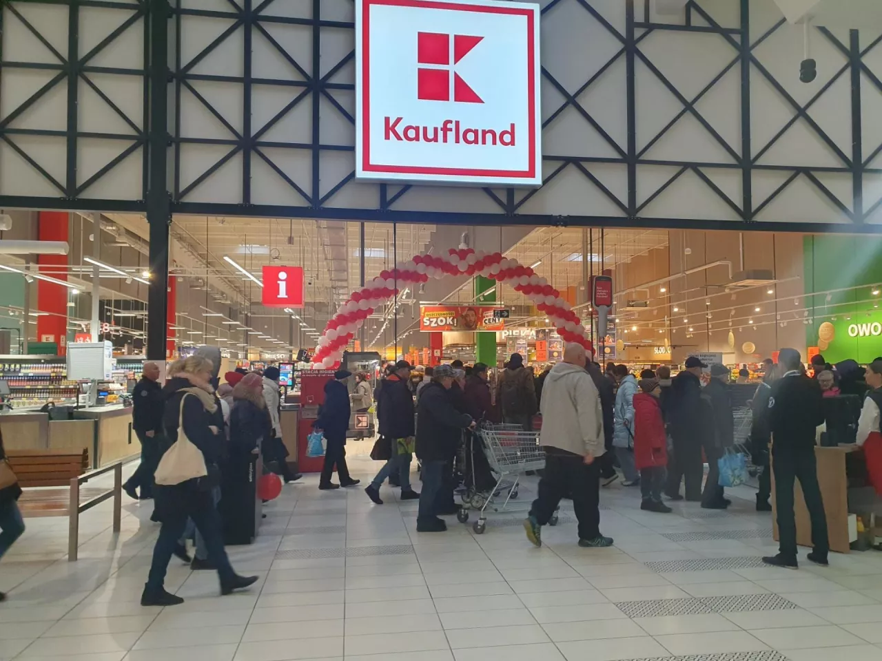 Kaufland w centrum handlowym Fort Wola w dniu otwarcia (fot. wiadomoscihandlowe.pl)