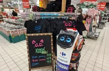 Kerfuś promuje produkty wprowadzane przez sieć Carrefour nie tylko jeżdżąc po sklepach (Carrefour Polska)
