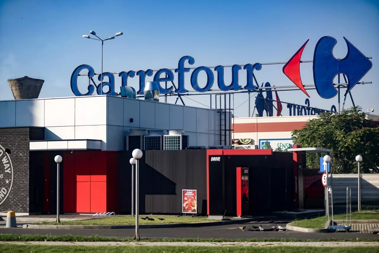 Na zdj. sklep sieci Carrefour