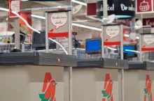 Kasy w supermarkecie Auchan (fot. Łukasz Rawa/wiadomoscihandlowe.pl)