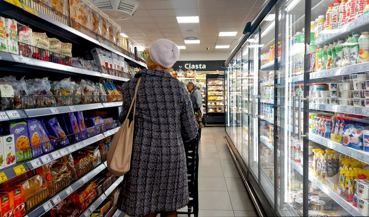 Konsumenci coraz uważniej przyglądają się cenom w sklepach (wiadomoscihandlowe.pl/MG)