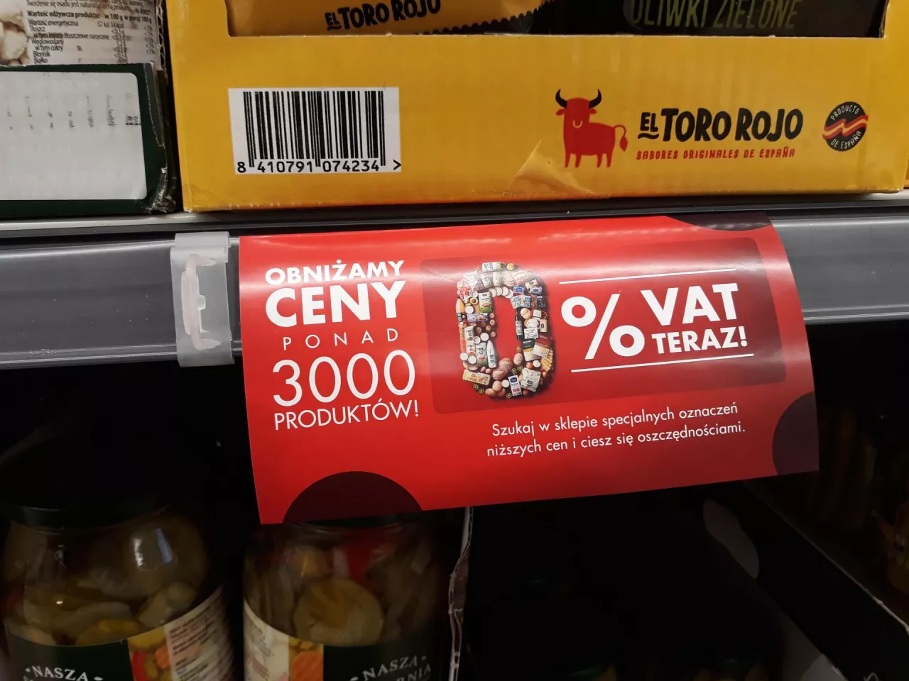 Tarcza Antyinflacyjna 2.0 wprowadziła czasową obniżkę podatku VAT na żywność, sklep Biedronka (wiadomoscihandlowe.pl)