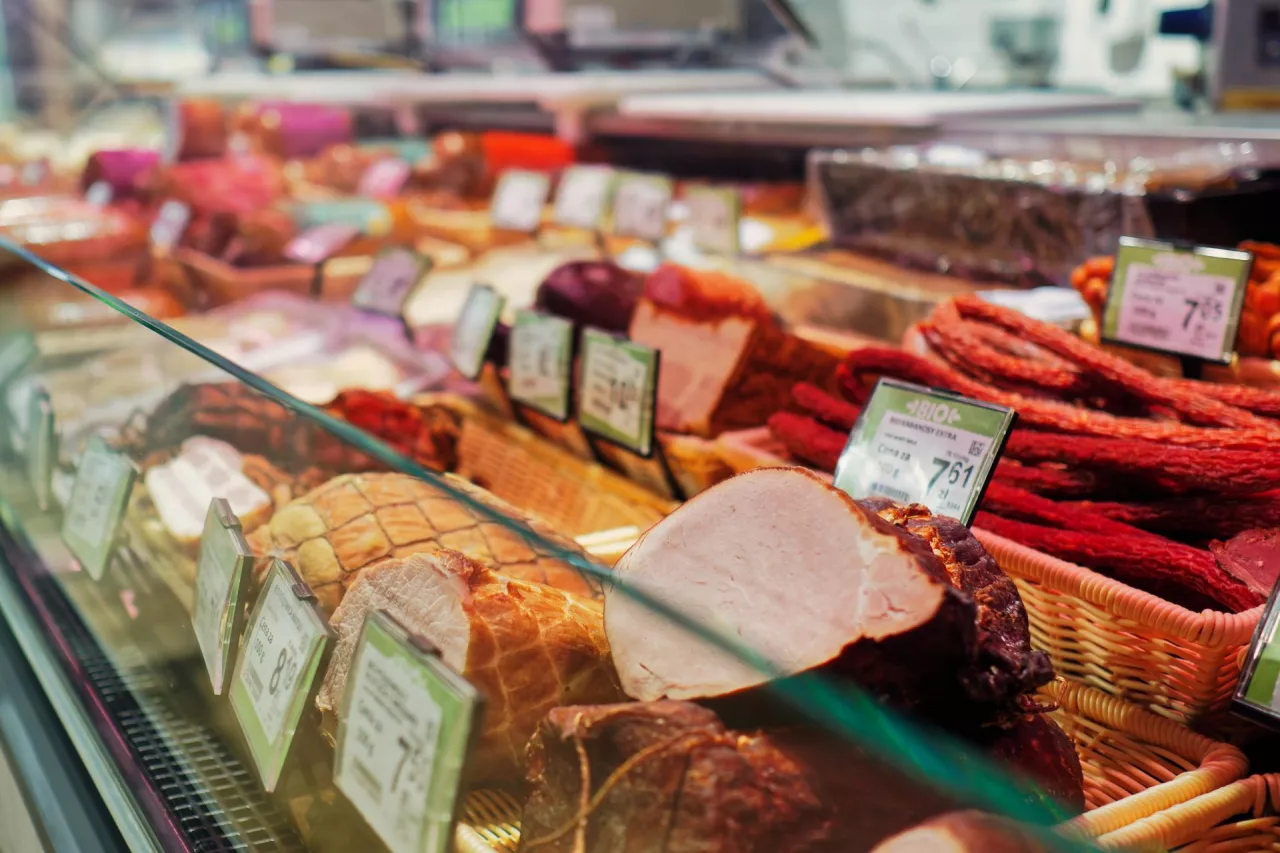Stoisko mięsne w sklepie Carrefour
