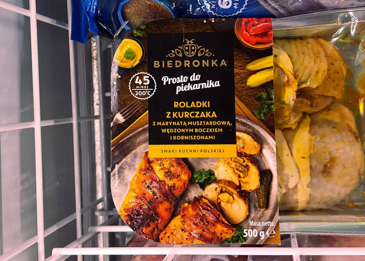 Biedronka, marka własna premium. Roladki z kurczaka w lodówce (wiadomsocihandlowe.pl/MG)
