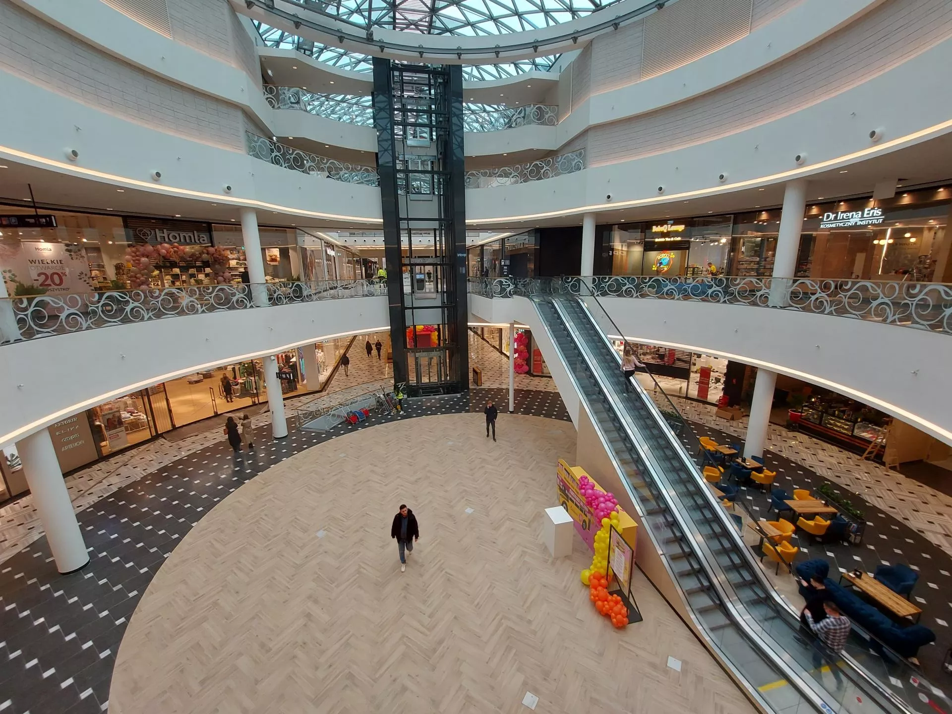 Promenada otwarta po remoncie. Nowe sklepy, lepszy wygląd [GALERIA]