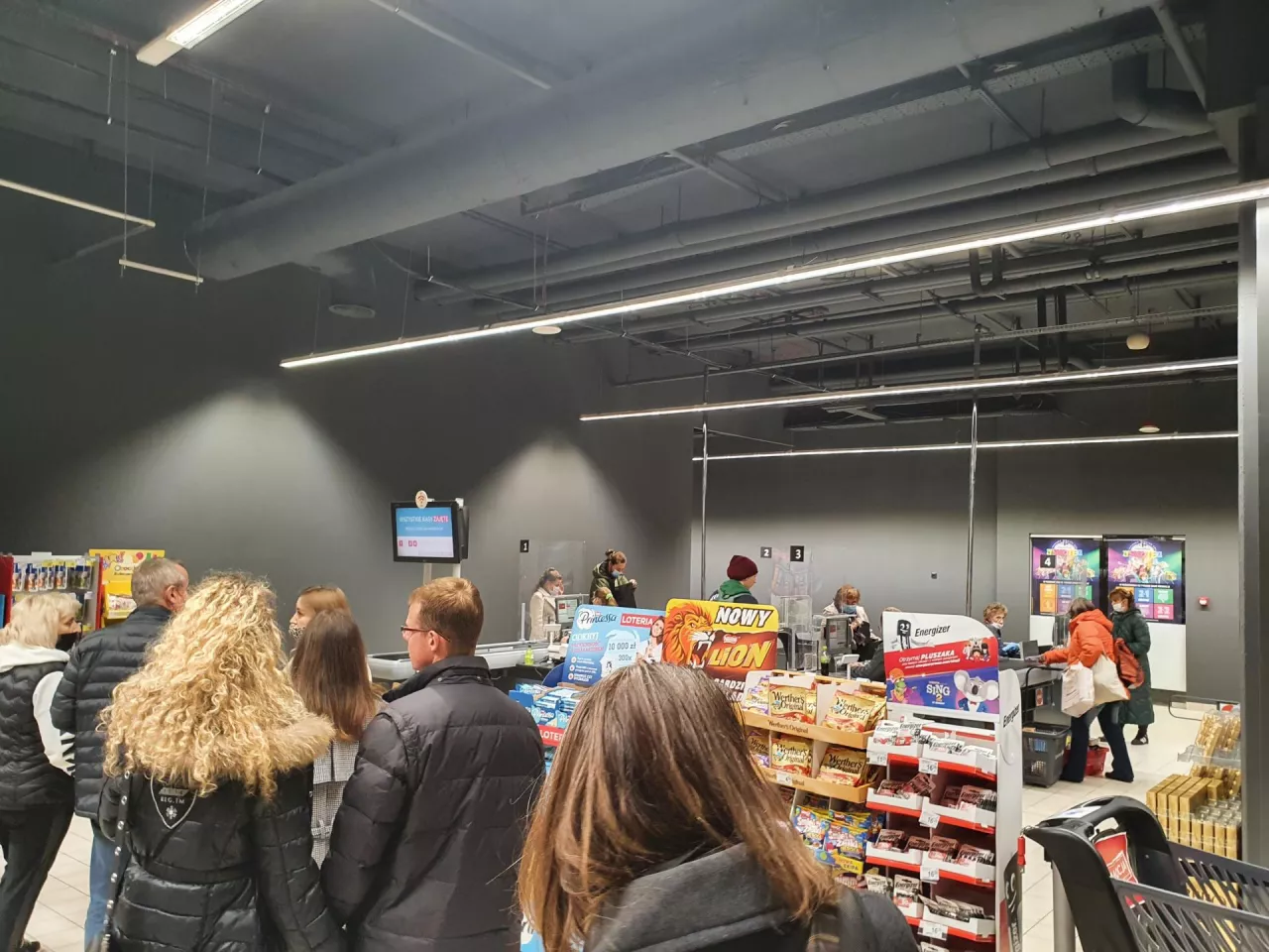 Na zdj. hipermarket Carrefour w warszawskiej Galerii Mokotów w trakcie remodelingu (fot. wiadomoscihandlowe.pl)