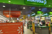 Właściciel sieci Stokrotka zobowiązał się do redukcji emisji gazów cieplarnianych (fot. wiadomoscihandlowe.pl)