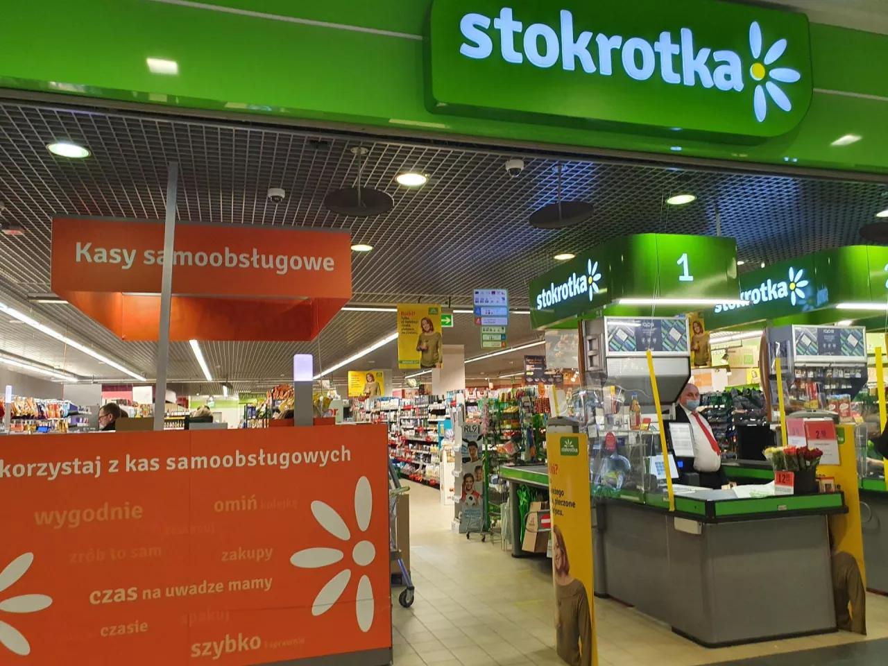 Właściciel sieci Stokrotka zobowiązał się do redukcji emisji gazów cieplarnianych (fot. wiadomoscihandlowe.pl)