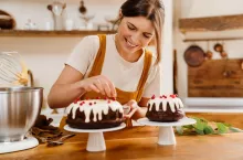 Ponad 20 proc. Polaków na Wielkanoc zamierza przygotować wyłącznie domowe słodkości (fot. Shutterstock)