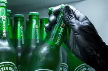 Heineken wyląduje na czarnej liście? (fot. Allec Gomes/Unsplash)
