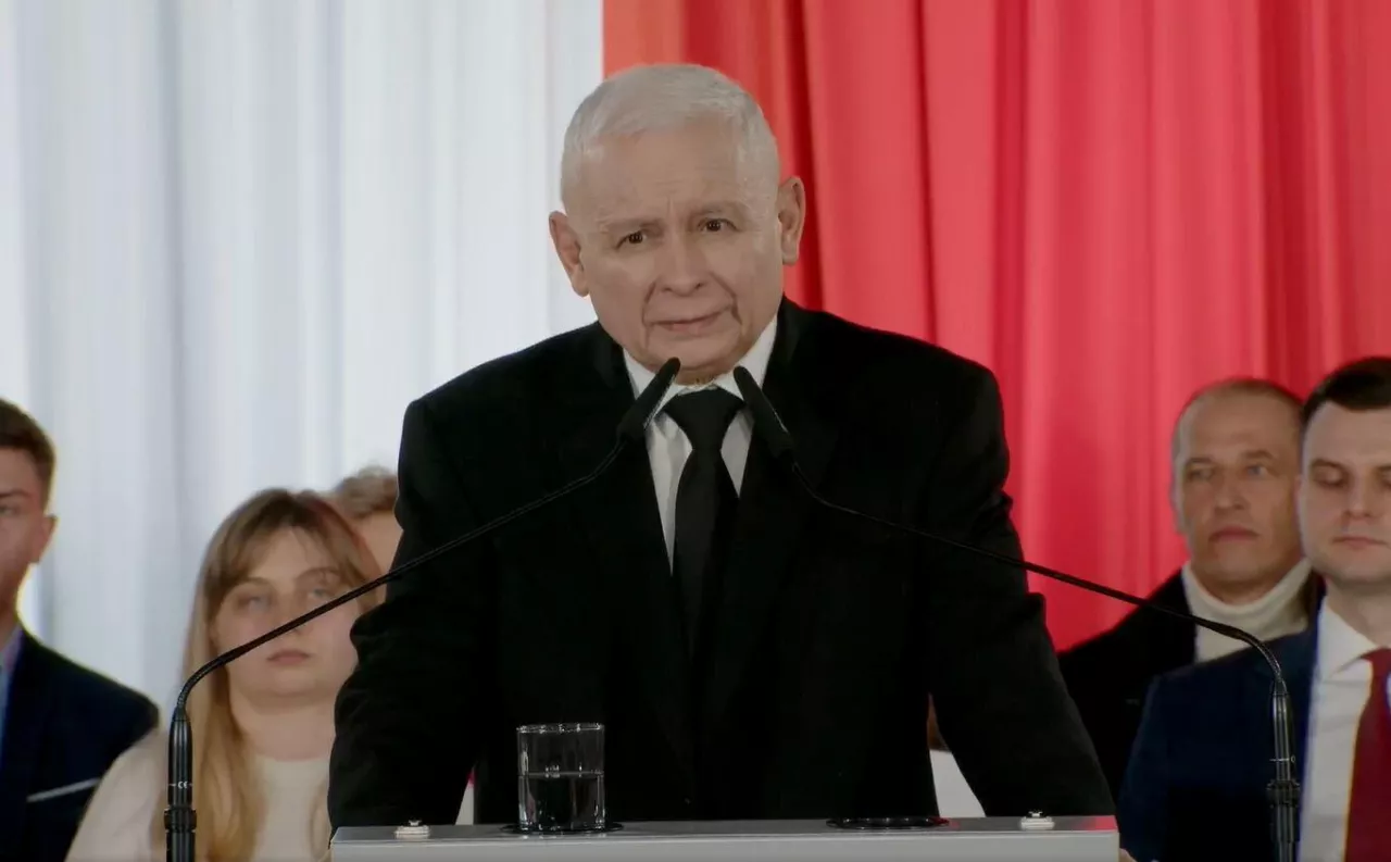 Jarosław Kaczyński, prezes PiS podczas konwencji partii w Łysach koło Ostrołęki (facebook.com/pisorgpl)