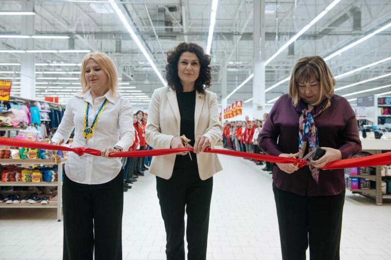 Na zdj. ponowne otwarcie hipermarketu Auchan w ukraińskiej Odessie (fot. Auchan)