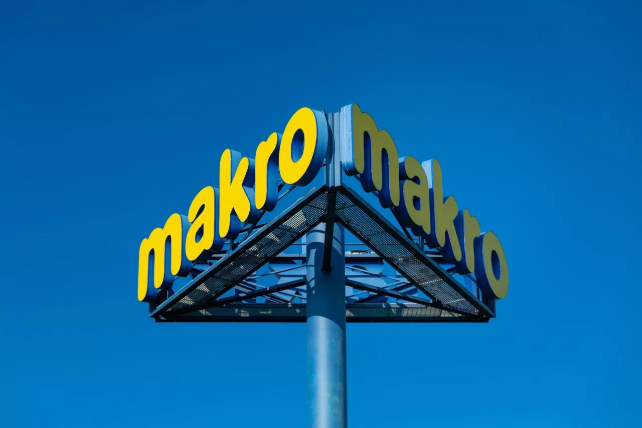Na zdj. szyld Makro w Warszawie (fot. Konektus Photo/Shutterstock)