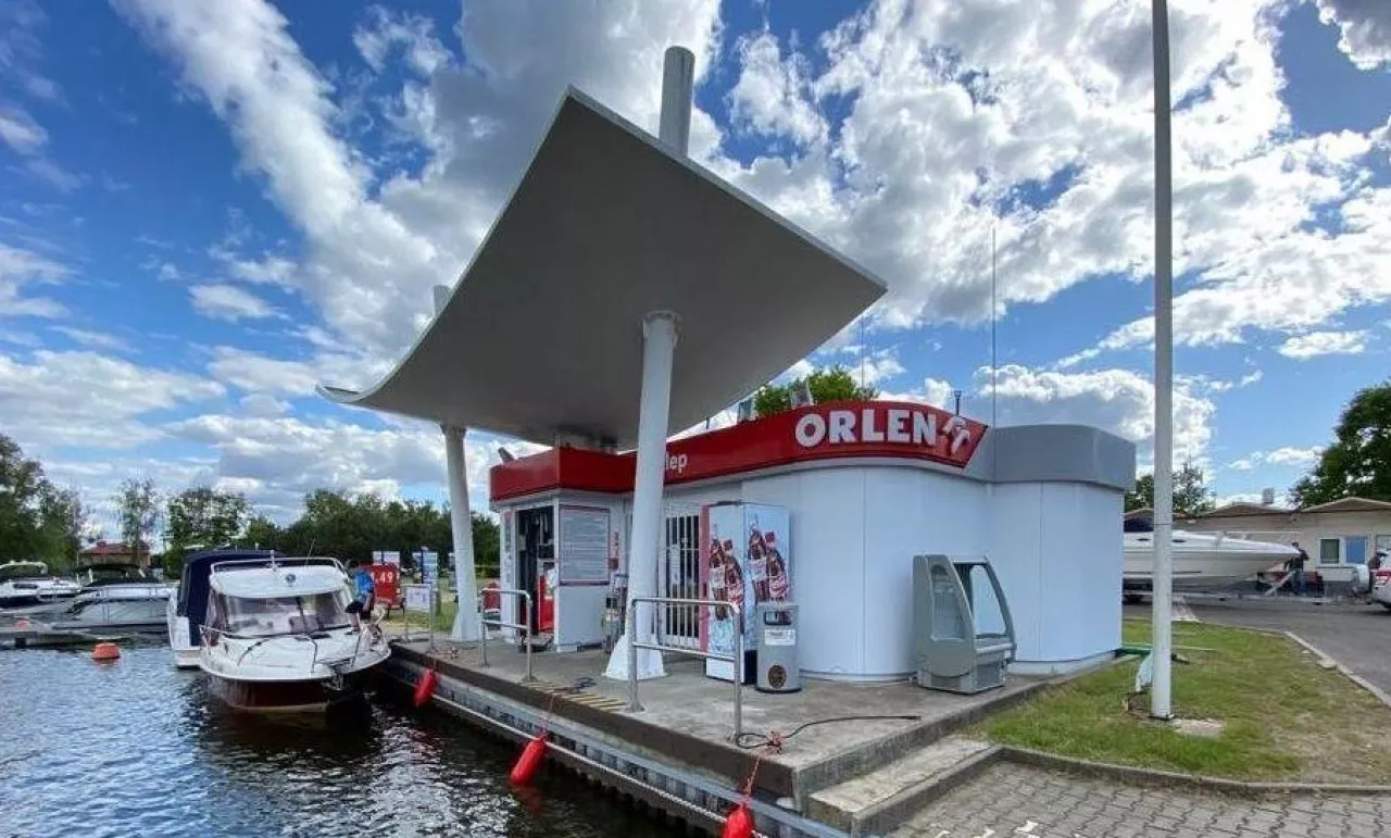 Na okres od początku maja do końca września Orlen uruchamia dziewięć nabrzeżnych stacji paliw (PKN Orlen)