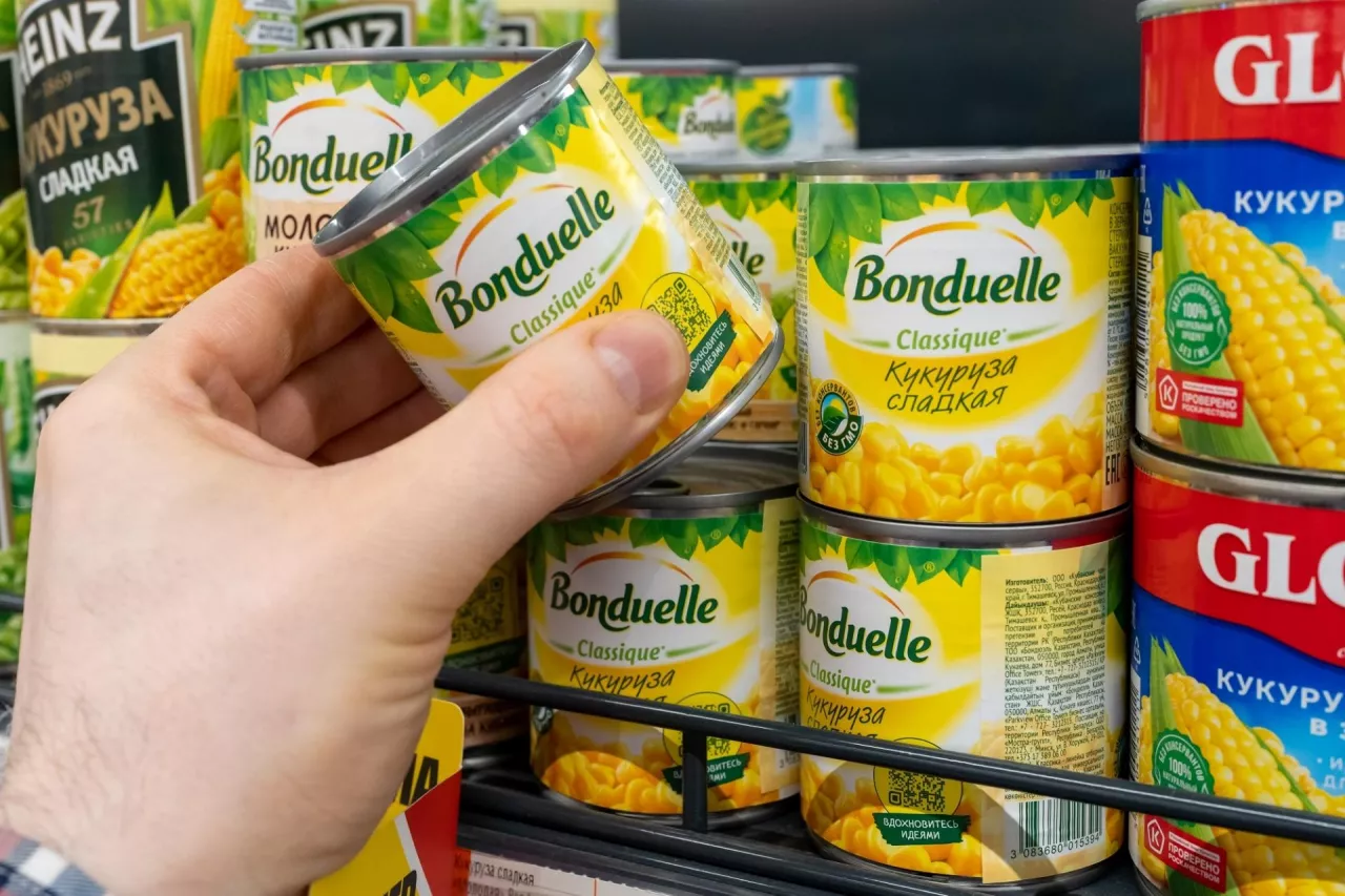 Produkty Bonduelle na półce sklepowej (fot. 8th.creator/Shutterstock)