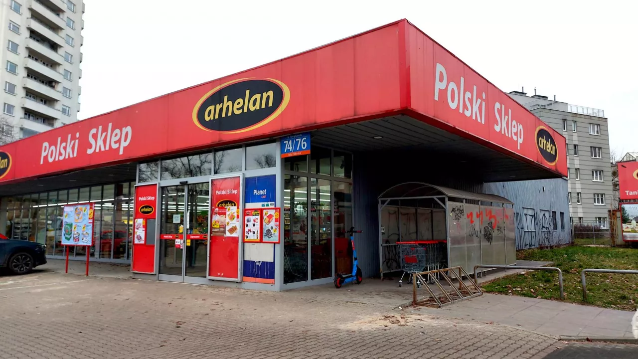 Sklep spożywczy sieci Arhelan w Warszawie (wiadomoscihandlowe.pl/MG)