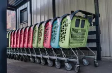 Wózki sklepowe są nieodzownym elementem każdego sklepu samoobsługowego (fot. Łukasz Rawa/wiadomoscihandlowe.pl)